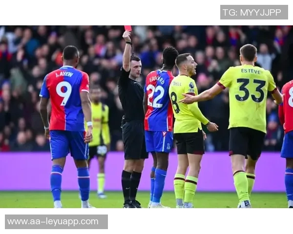 英超积分榜混乱不堪枪手领先曼城黑猫19分四队紧追其后