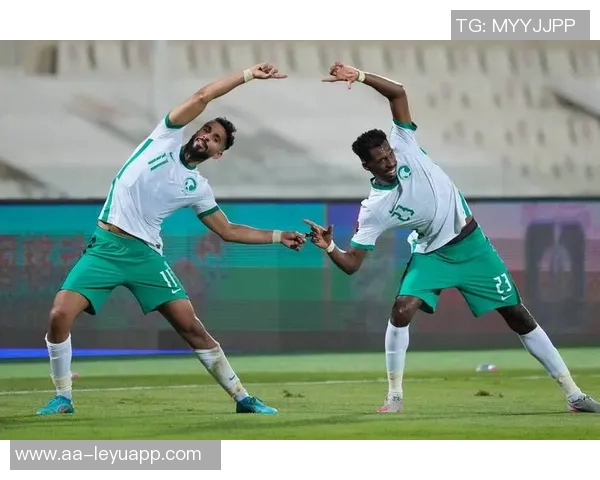 镰田大地与香川真司长友佑都同框训练为2026年世界杯备战 镰田大地与香川真司长友佑都同框训练为2026年世界杯备战